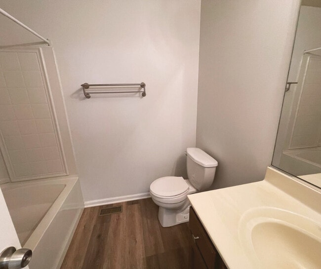 Building Photo - 1157 Goldfinch Ave