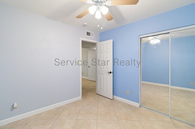 Building Photo - 713 W Alamo Dr