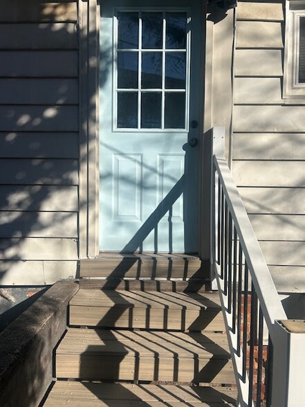 Building Photo - 346 Day Ave SW