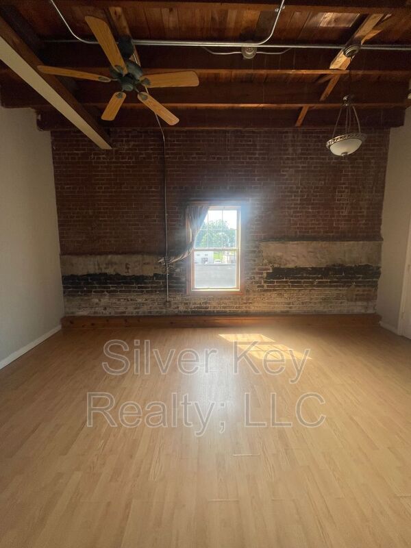 Building Photo - 217 E Washington Ave