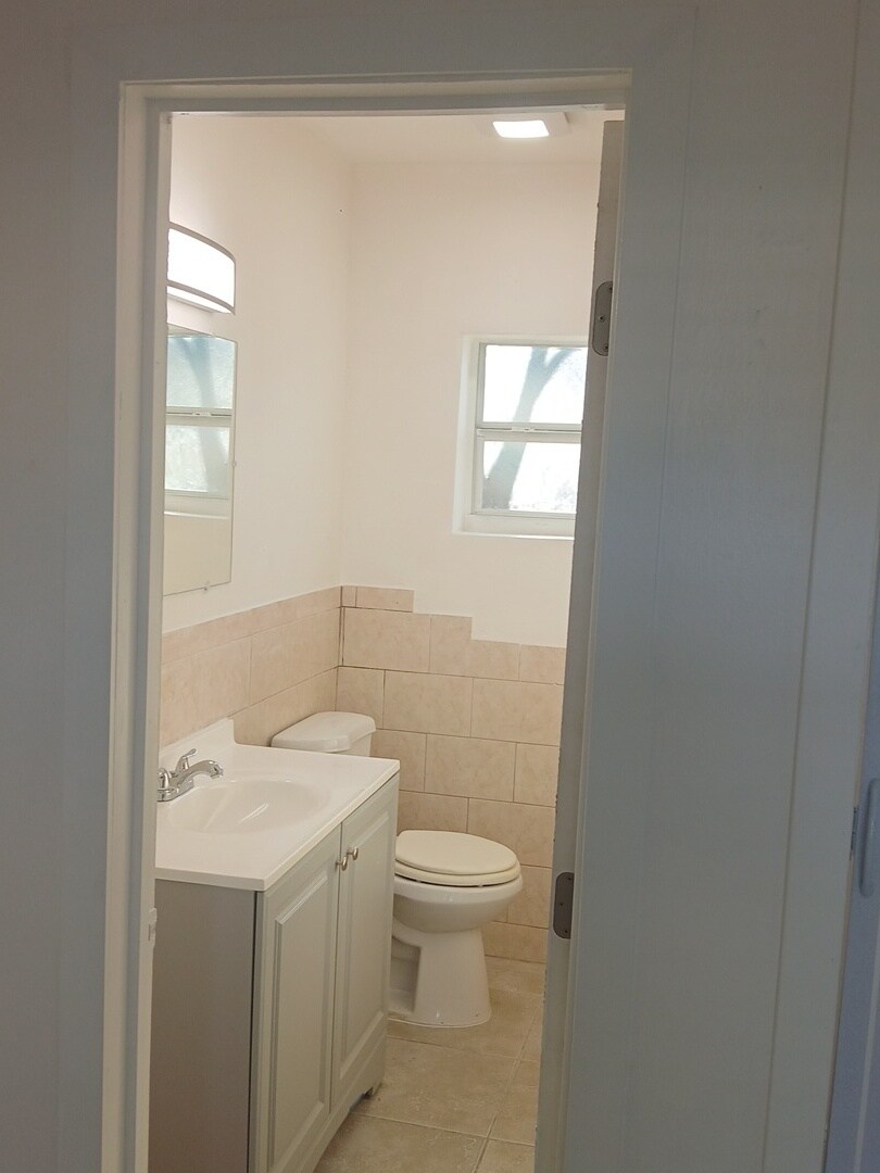 Building Photo - 1113 19th Ave N