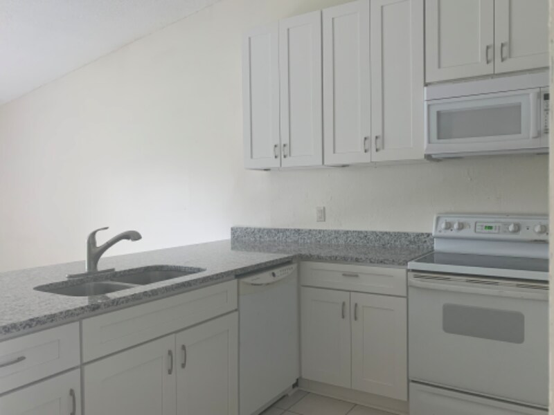 Building Photo - 5898 Sagunto St