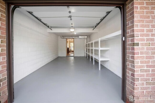 Building Photo - 260 Westgate Dr