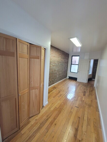 Building Photo - 2126 Newtown Ave