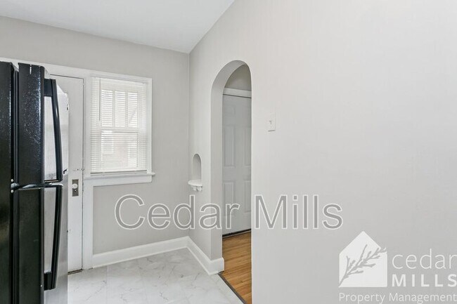 Building Photo - 405 N Hillside St