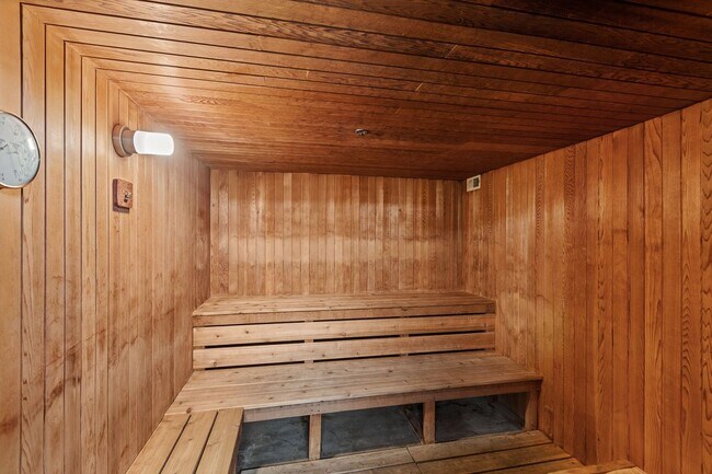 Building Photo - Beautiful Downtown Coeur d' Alene Condo  w/ Amazing Views!