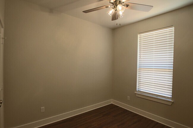 Building Photo - 727 Freedom Way