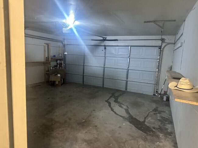 Building Photo - 8424 Cove Meadow Ln