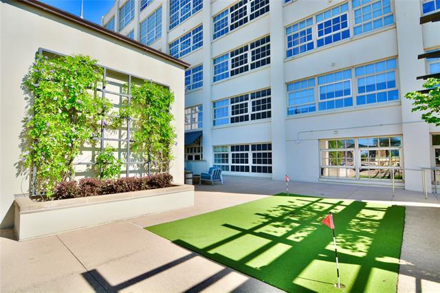 Building Photo - 2600 W 7th St