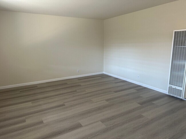 Building Photo - 3 Bedroom in Santa Clara