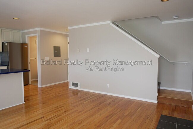 Building Photo - 3216 14th Ave W