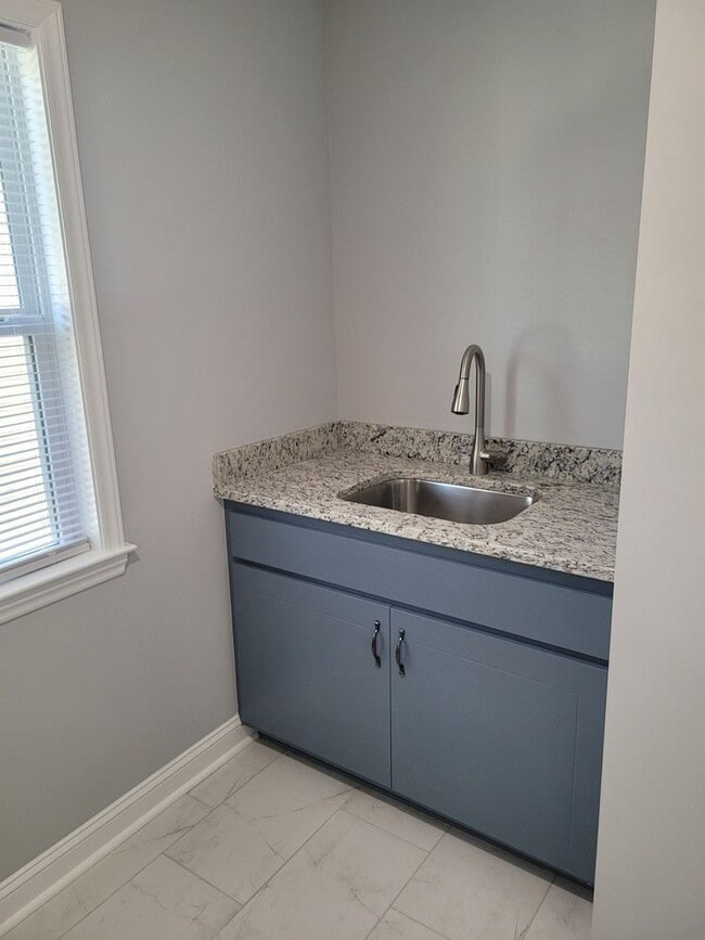 Building Photo - 506 Watauga Ave