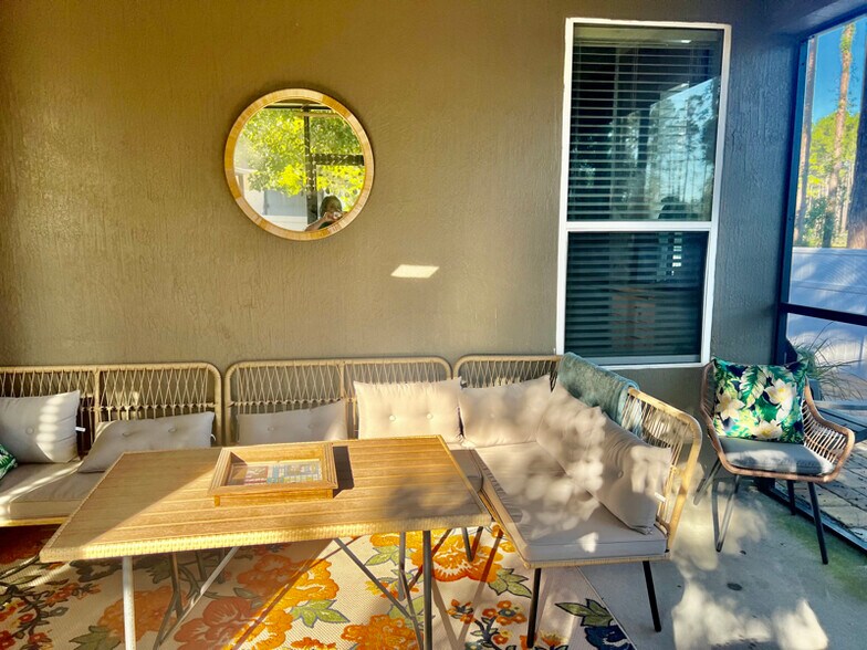 Building Photo - 700 Briar View Dr