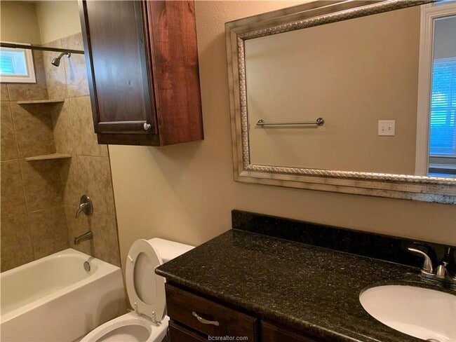 Building Photo - Beautifully 4 bedroom, 3 bathroom house within minutes of Texas A&M!!