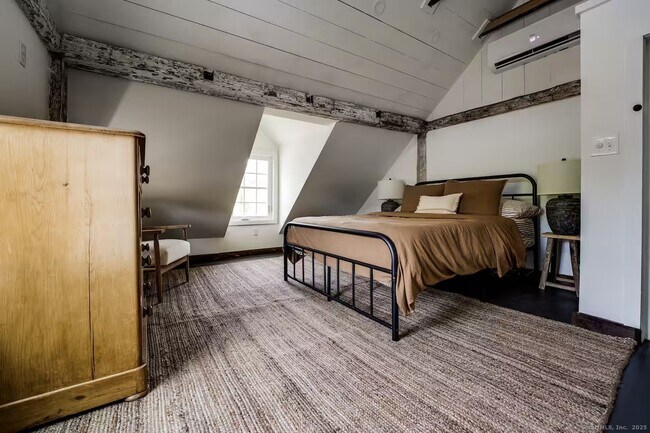 Building Photo - 740 Little City Rd