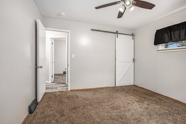 Building Photo - 45207 Paris Dr