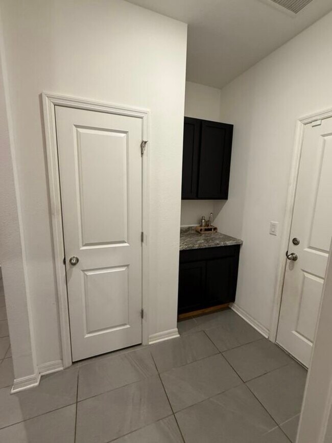 Building Photo - 4755 Reisswood Lp