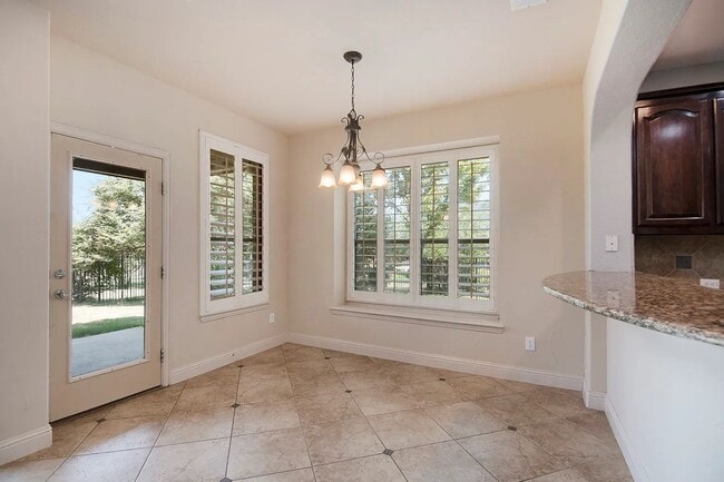 Building Photo - The Epitome of Luxury Living beautiful 4 bed 4 bath