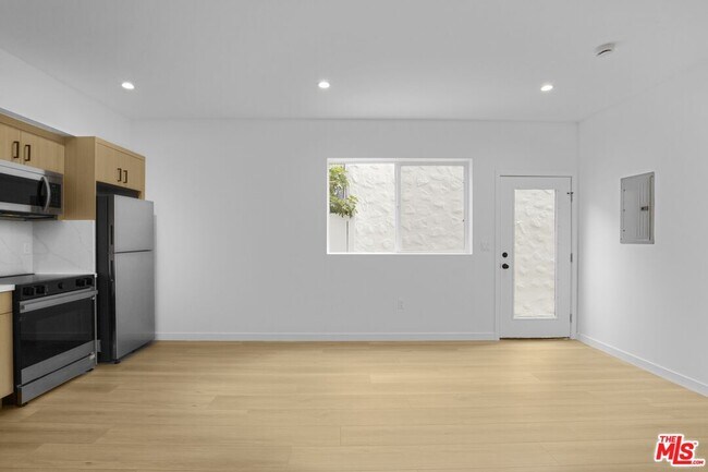 Building Photo - 10826 1/4 Hesby St