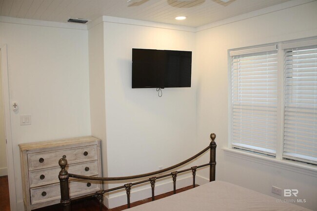 Building Photo - 852 Prospect Ave