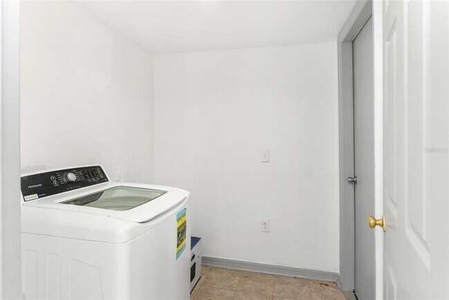 Building Photo - 125 Vista View Ave