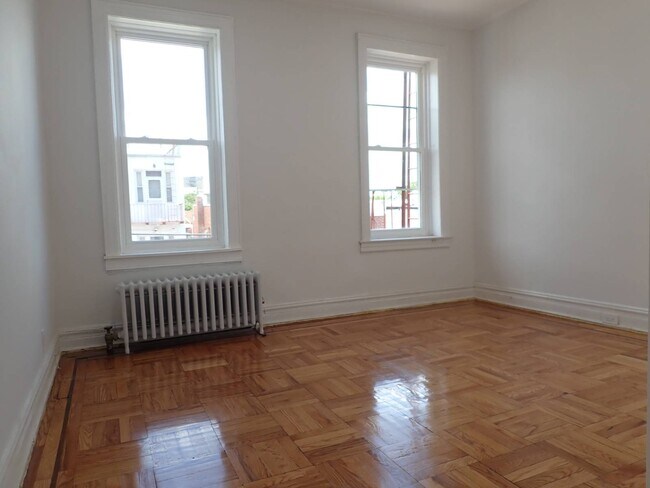 Building Photo - 663 E 94th St