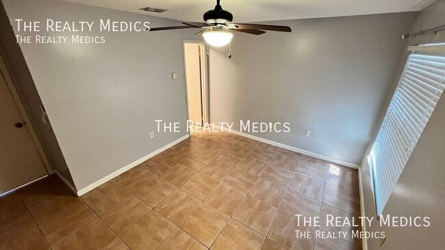 Building Photo - 999 Mancha Real Dr