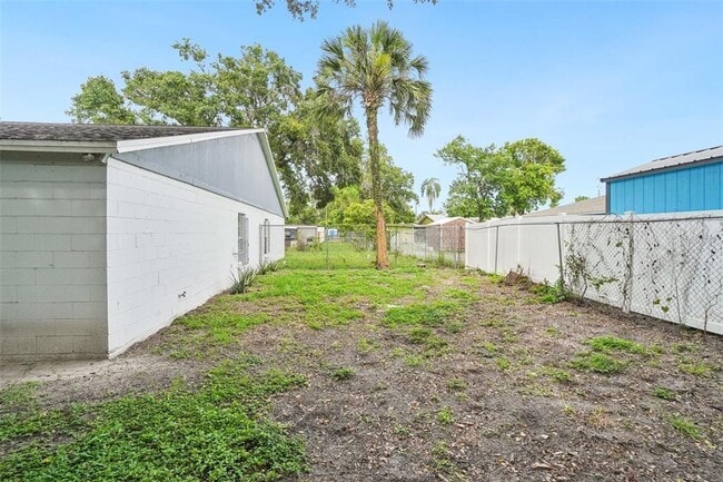 Building Photo - 3115 E 33rd Ave