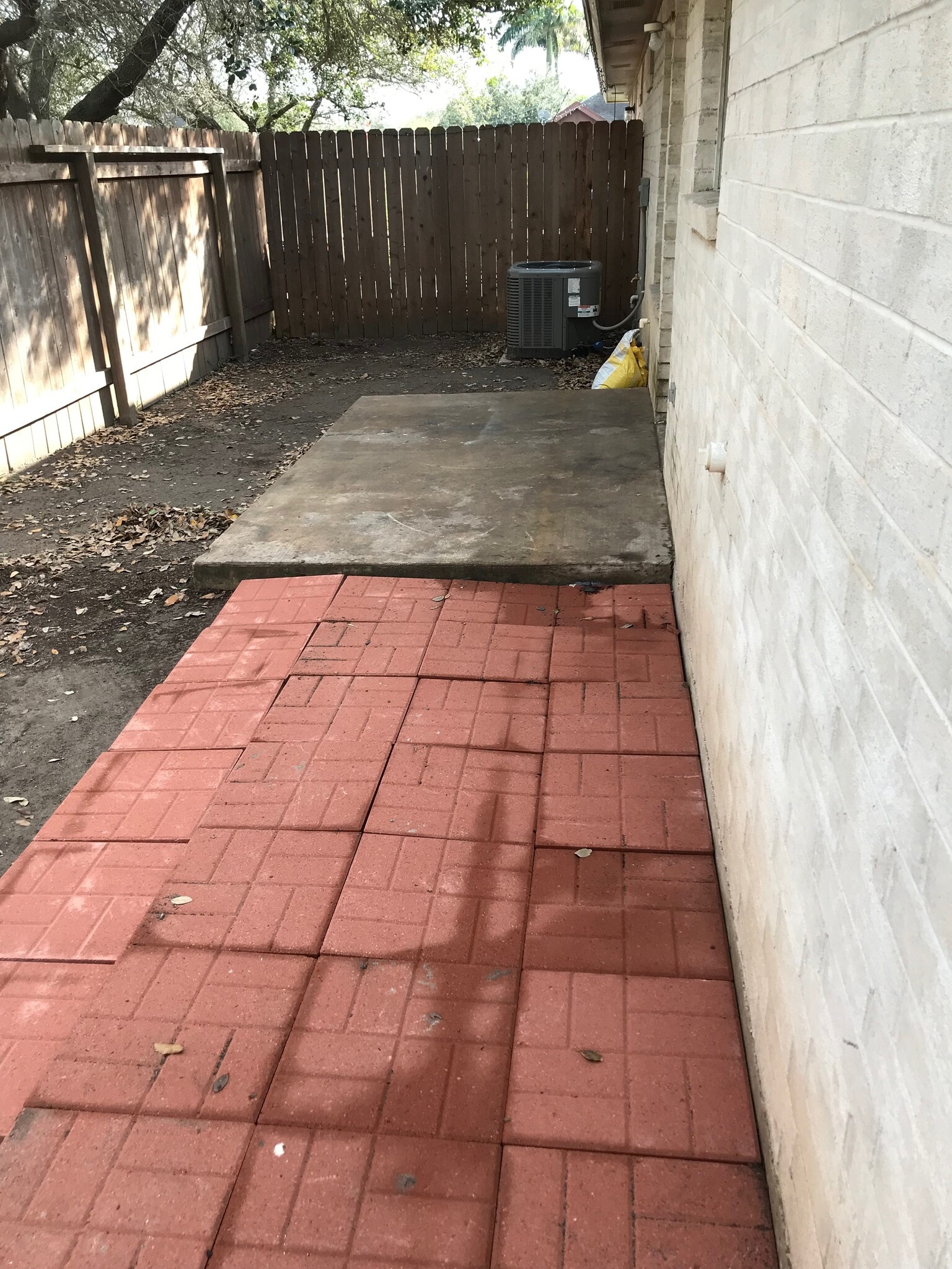 Large backyard with extended patio - 1801 Lexington Circle