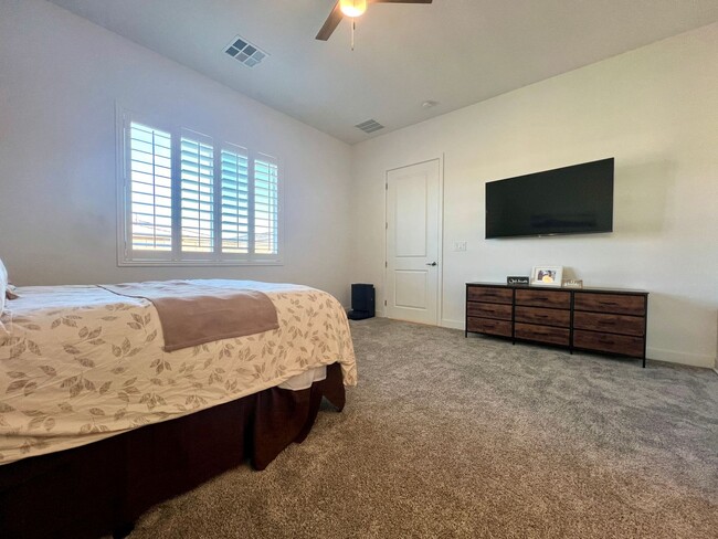 Building Photo - Immaculate 3 Bedroom Furnished Smart Home ...