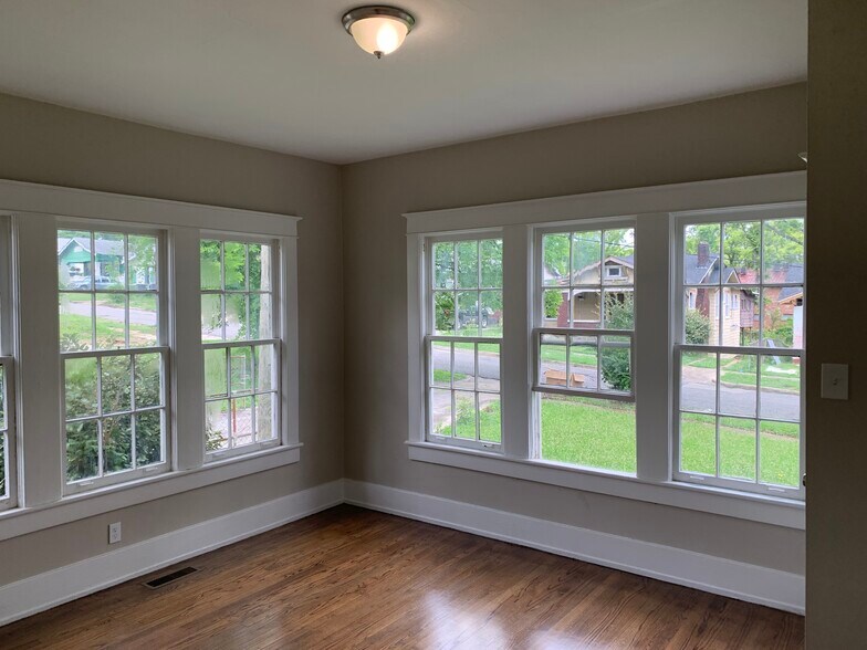 3 Bedrooms - 1520 36th St N