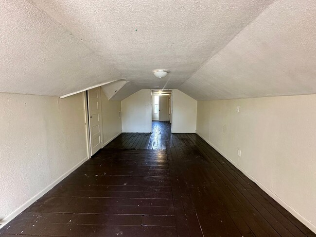 Building Photo - 4008 Beverly Dr