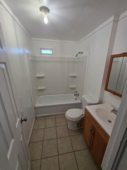 Building Photo - 711 Santa Clara Ave