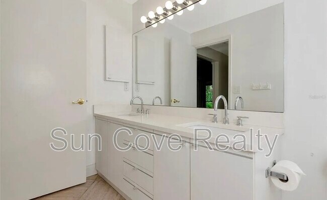 Building Photo - 4518 Ascot Cir S