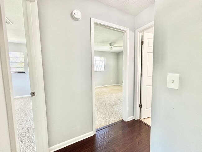 Building Photo - 3BR 1BA Annual Unfurnished Rental Availabl...