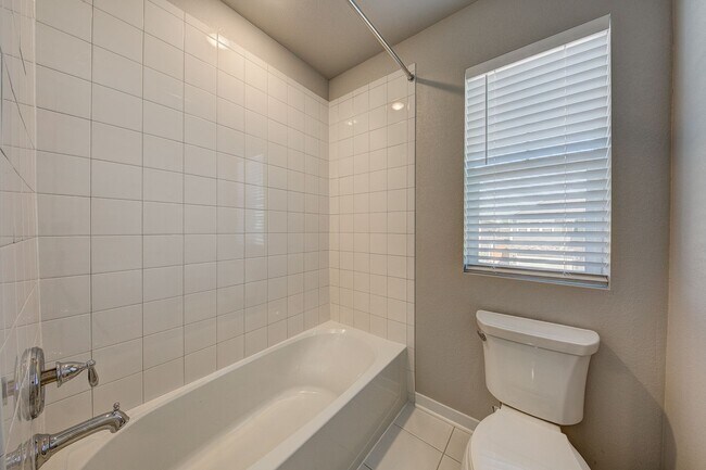 Building Photo - Gorgeous New Build 3 Bed 2 1/2 Bath in Tim...