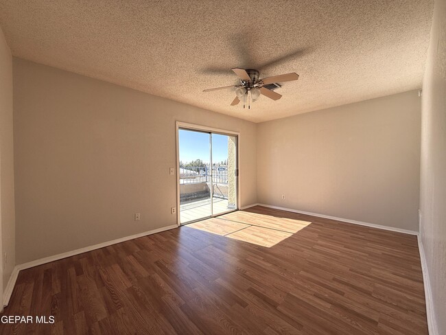 Building Photo - 10407 Ashwood Dr