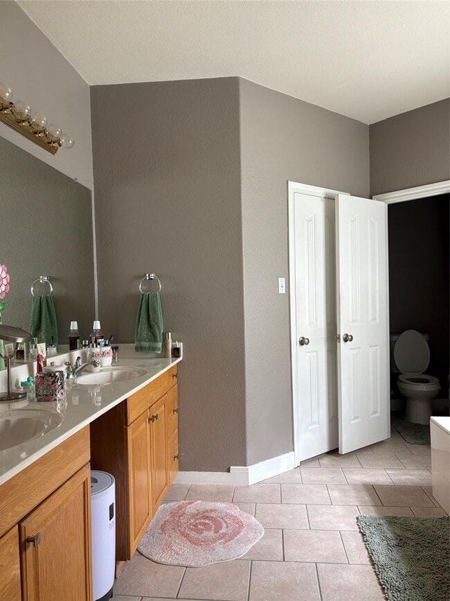 Building Photo - 113 Canyon Rd