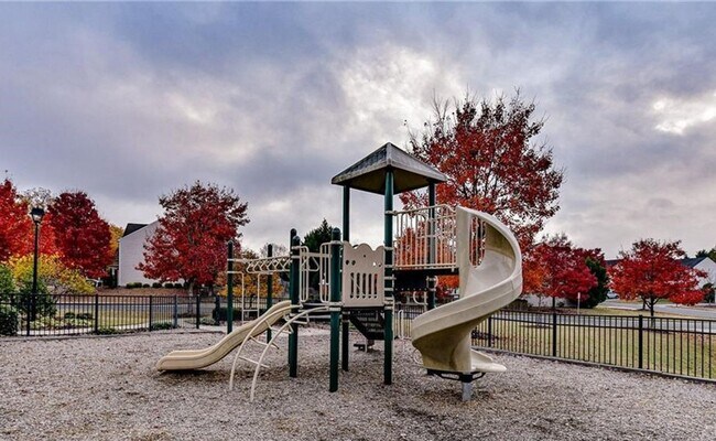 Building Photo - Beautiful 4 Bedroom, 2.5 Bath in Ballantyne Area