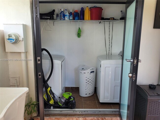 Building Photo - 4919 SW 139th Ct