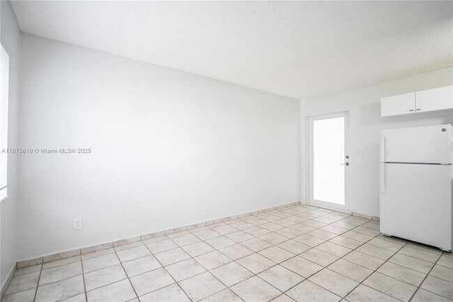Building Photo - 6650 Miller Dr