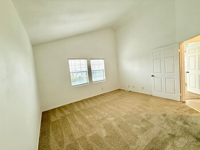 Building Photo - Cozy Renovated Townhome in Gardena!