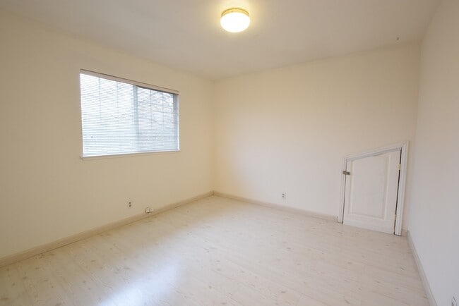 Building Photo - Remodeled & Spacious West San Jose 5 Bedroom 3 Bath Home