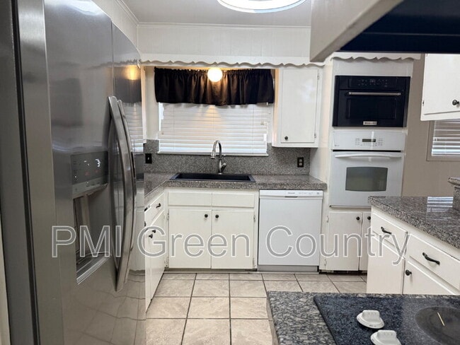 Building Photo - 3315 S 88th E Ave