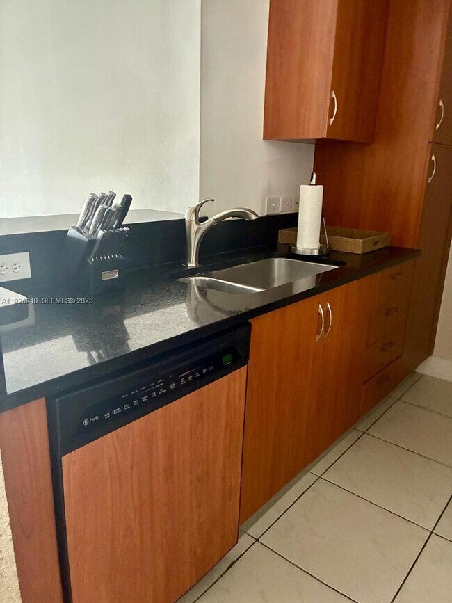 Building Photo - 18800 NE 29th Ave