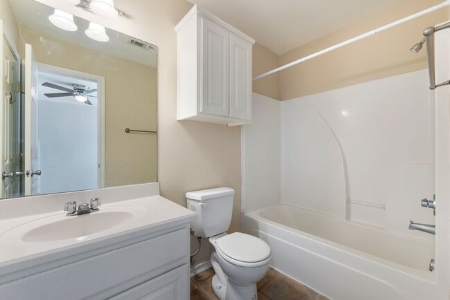 Building Photo - Available August 2026! 4 Bed/4 Bath Less than 2 Miles From A&M!