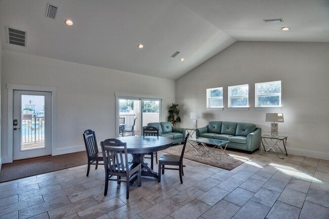 Building Photo - 995 Airport Rd