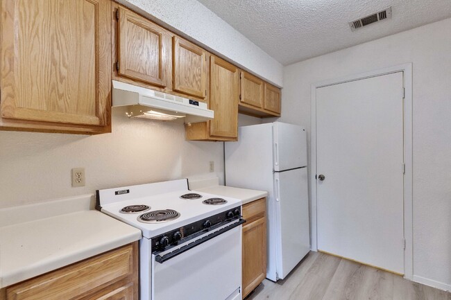 Building Photo - Upstairs Two Bedroom Unit in Fourplex with...