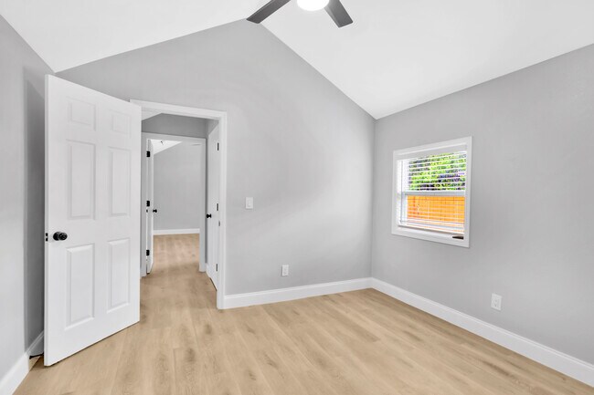 Building Photo - 1515 Sadlon Ave