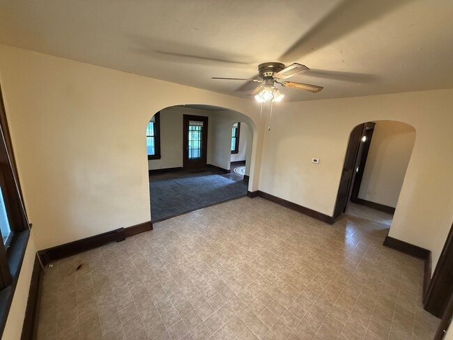 Building Photo - 4 Bedroom Home